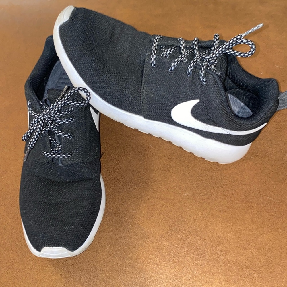 Nike tennis shoes